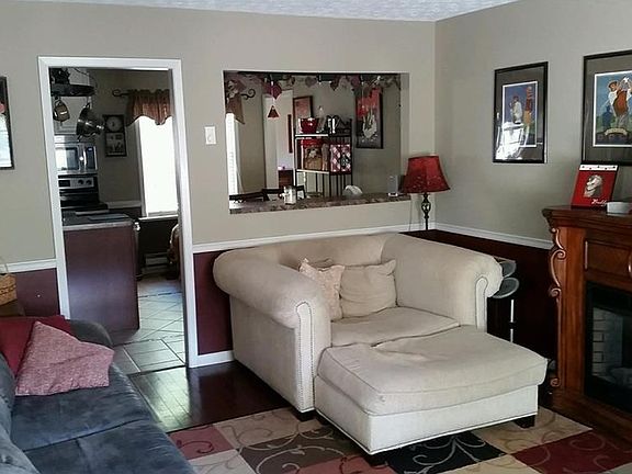 3rd image of 644 Carol Ln