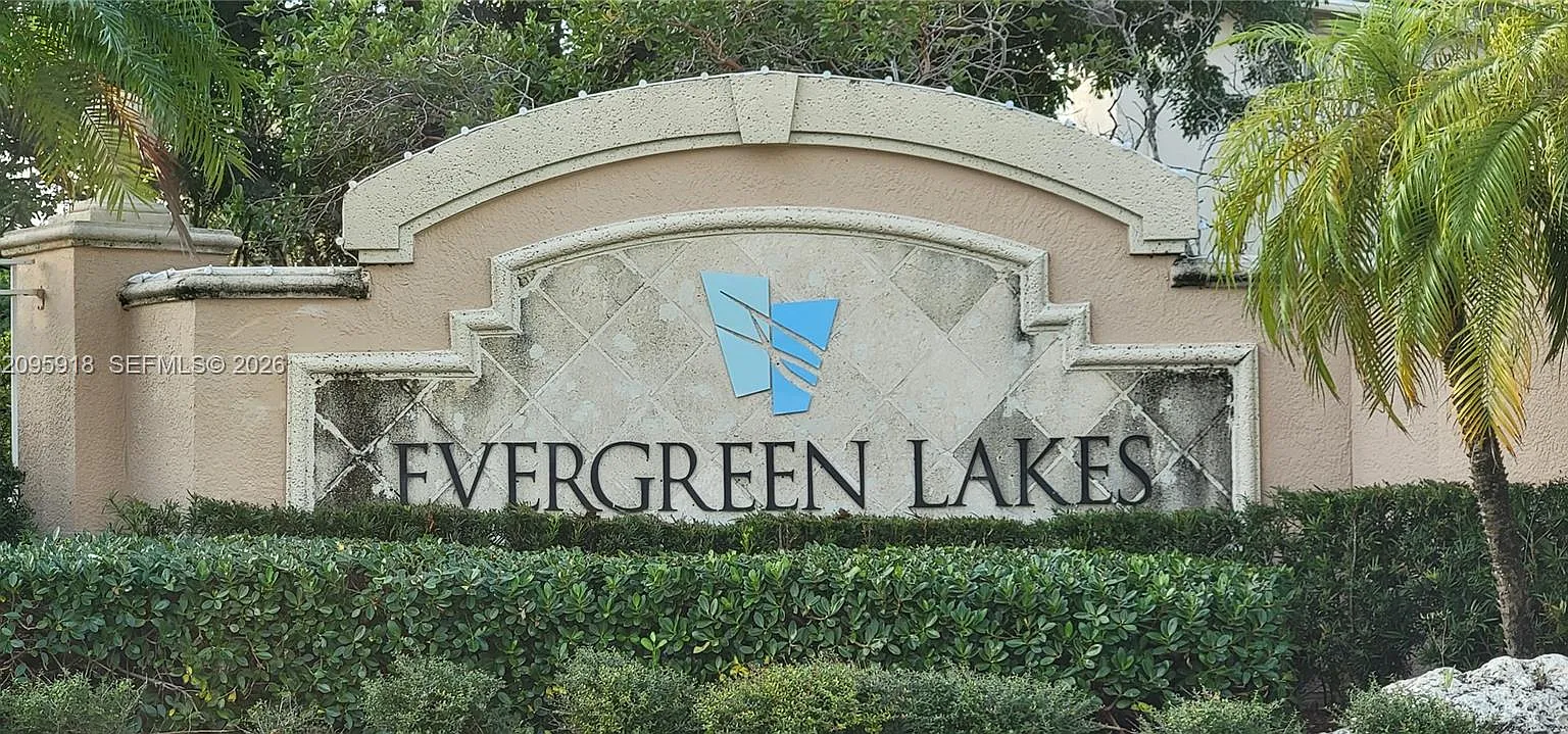 Evergreen Lakes Condo — Photo 1