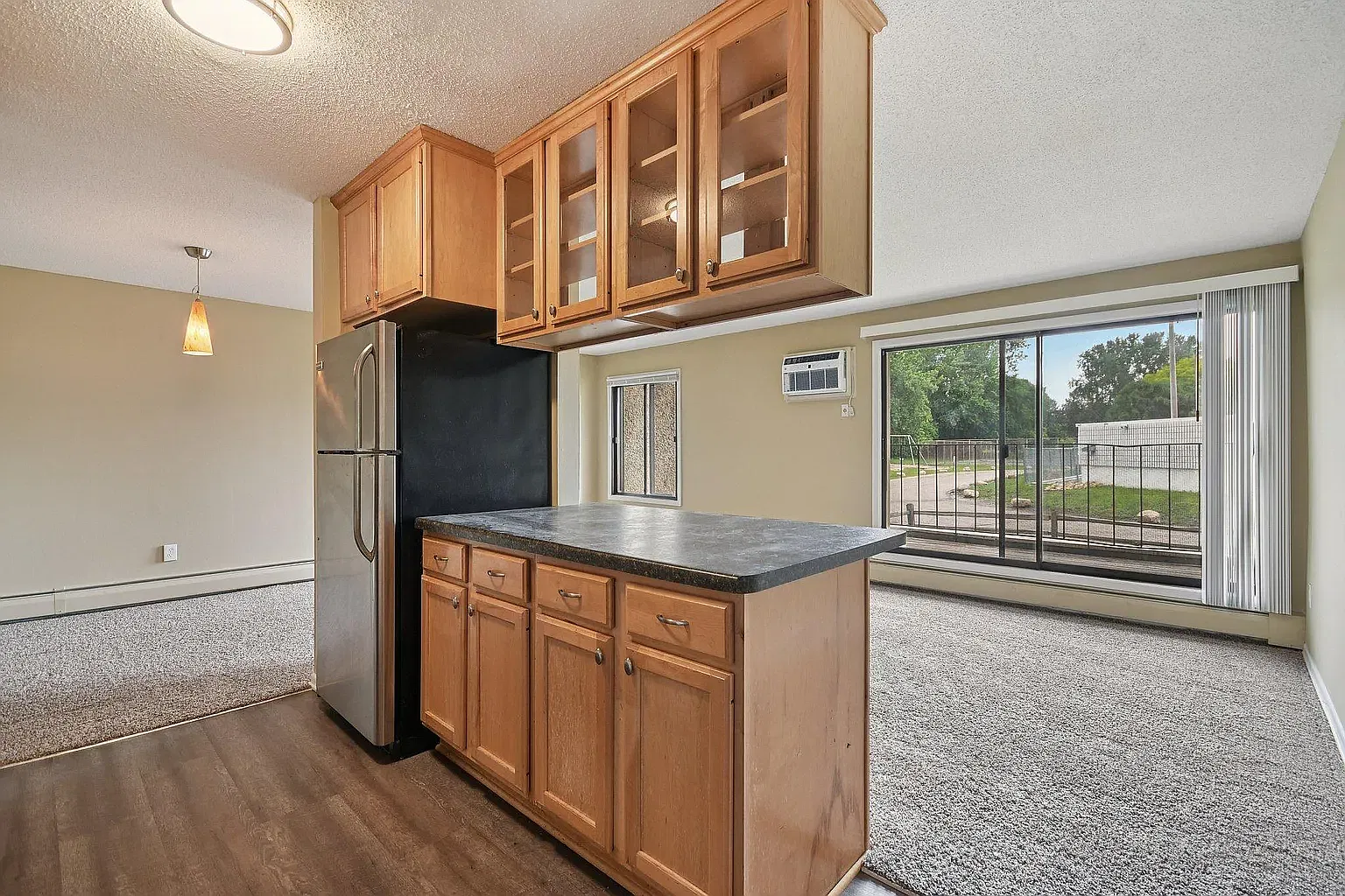 2 bed, 900 sqft, $1,450 — Photo 4
