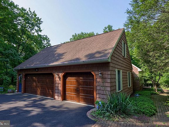 5th image of 1701 Hickory Dr