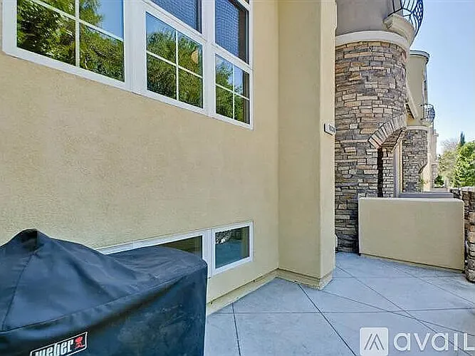 3 bed, 2.5 bath, 1740 sqft, $5,370 — Photo 4