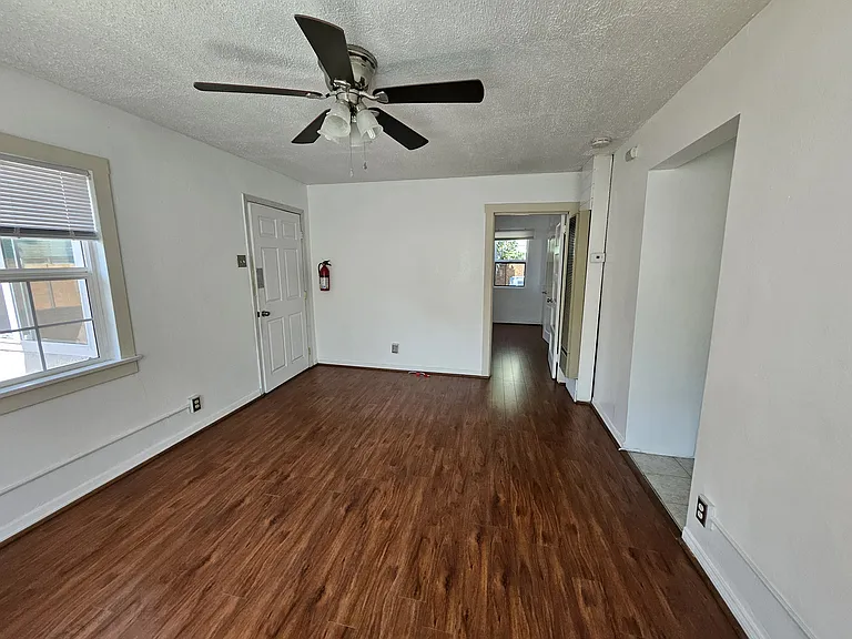 657 W Oliver St — Photo 7