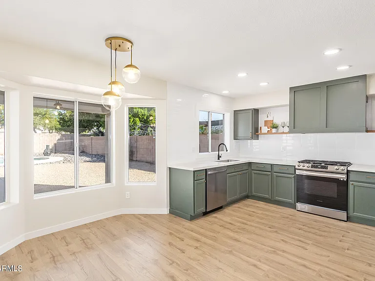 1018 W Kings Ave — Photo 14