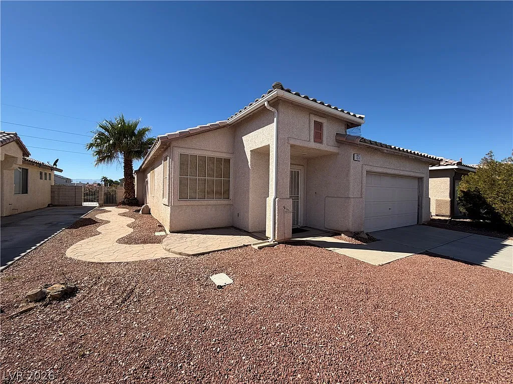 3 bed, 2.0 bath, 1602 sqft, $2,274 — Photo 3