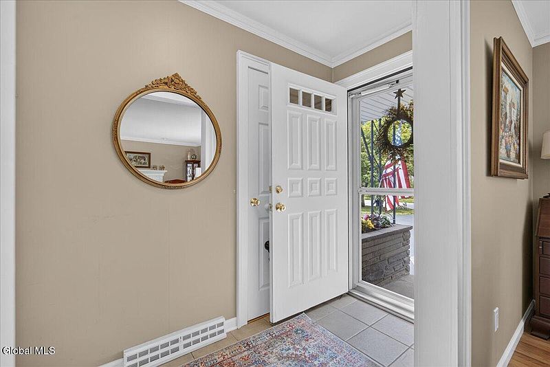 4th image of 58 Brookview Avenue