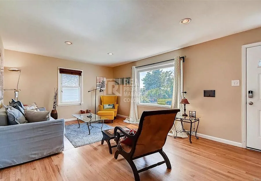 4870 Irving St | 4 Bed 2 Bath in Regis-Berkeley neighborhood — Photo 3