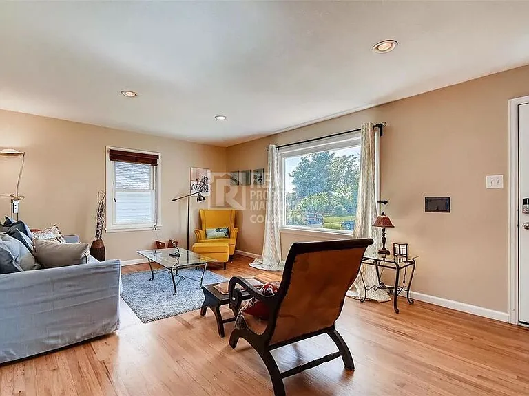 4870 Irving St — Photo 2