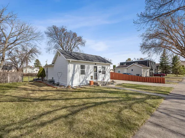 1334 14th St S, Fargo, ND 58103