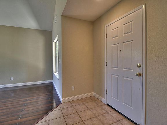 3rd image of 761 Vinca Ct