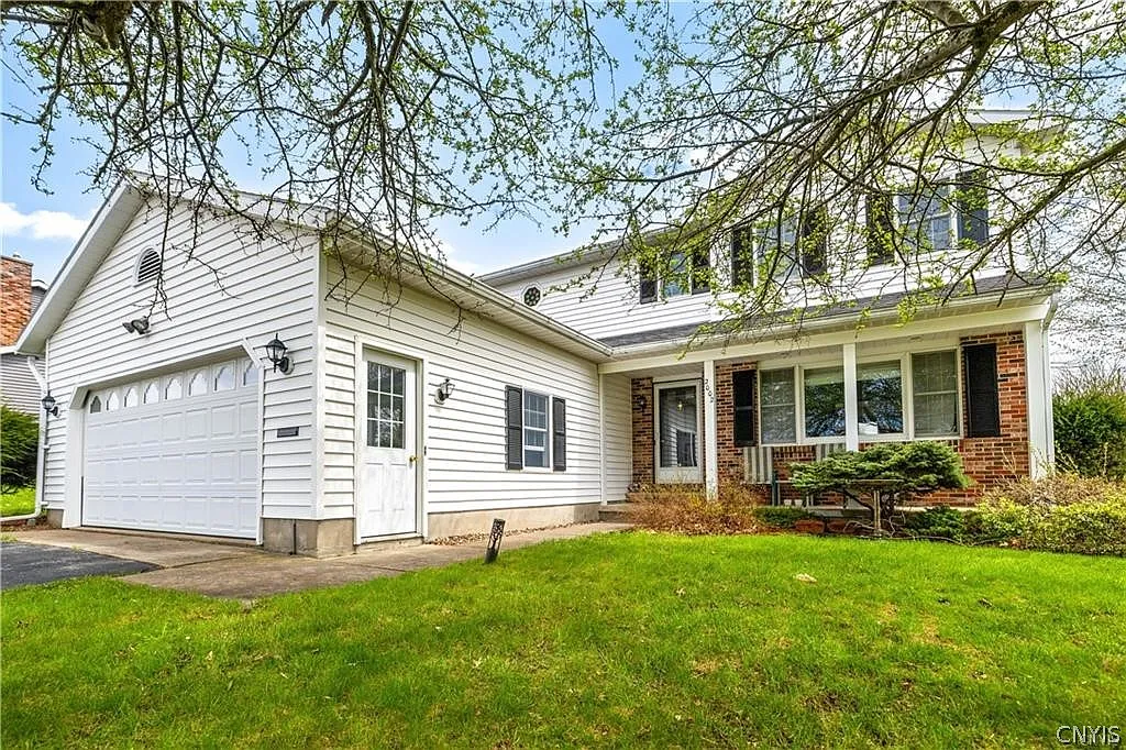 3 bed, 2.5 bath, 2416 sqft, $2,800 — Photo 1