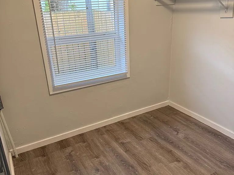 7947 N Wabash Ave — Photo 10