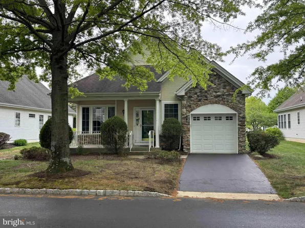 14 Hummingbird Dr, Hamilton, NJ 08690