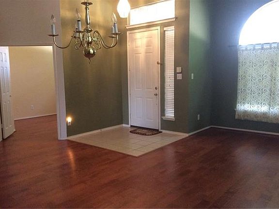 3rd image of 2041 Fox Glen Dr