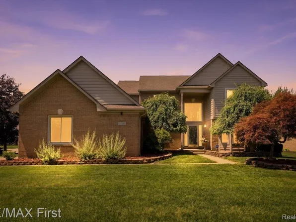 50443 Middle River Dr, Macomb, MI 48044