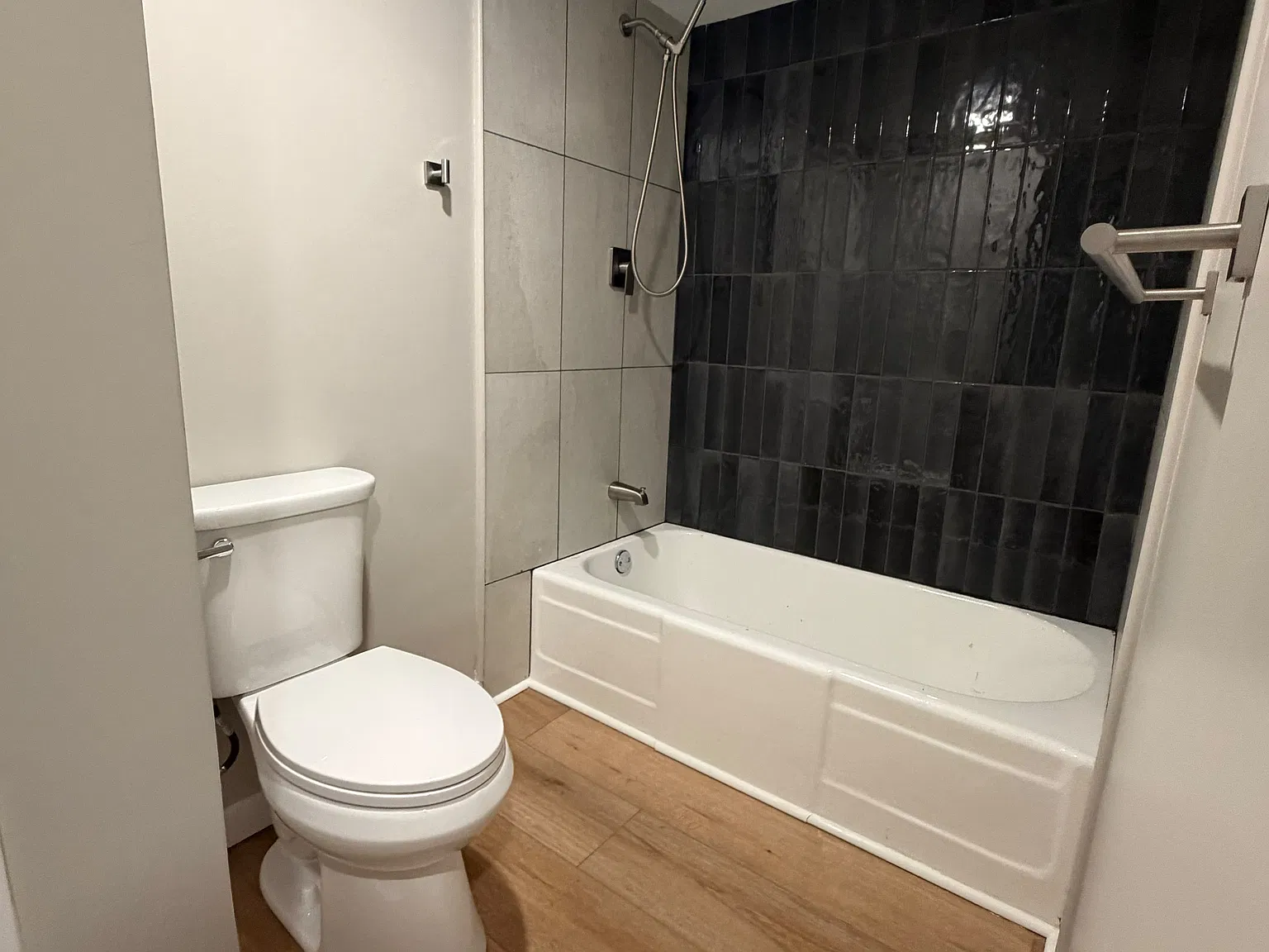 322 Bellevue Dr — Photo 3
