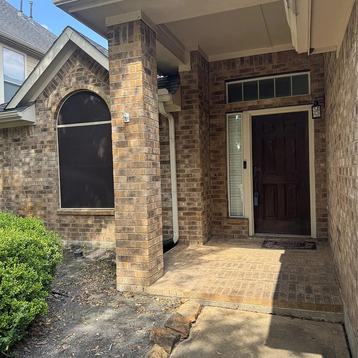 4 bed, 2.0 bath, 2368 sqft, $2,400 — Photo 3