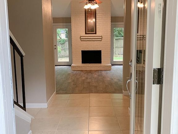 Welcome to your new home. Large vaulted ceilings upon entry makes this light and bright home feel even bigger!
