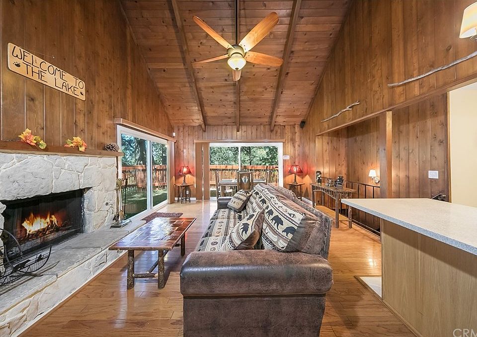 1st image of 301 Emerald Dr