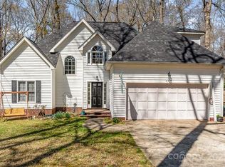 2157 Mill House Ln, Matthews, NC 28104