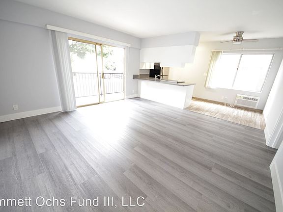 3rd image of 1721 Purdue Ave APT 101