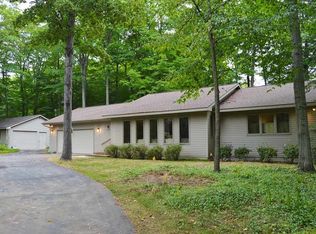 08060 Charlevoix View Dr, Charlevoix, MI 49720