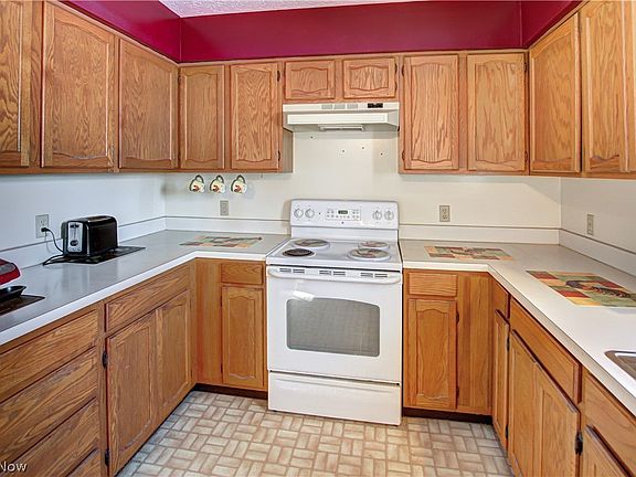 3rd image of 42113 Meadow Ln