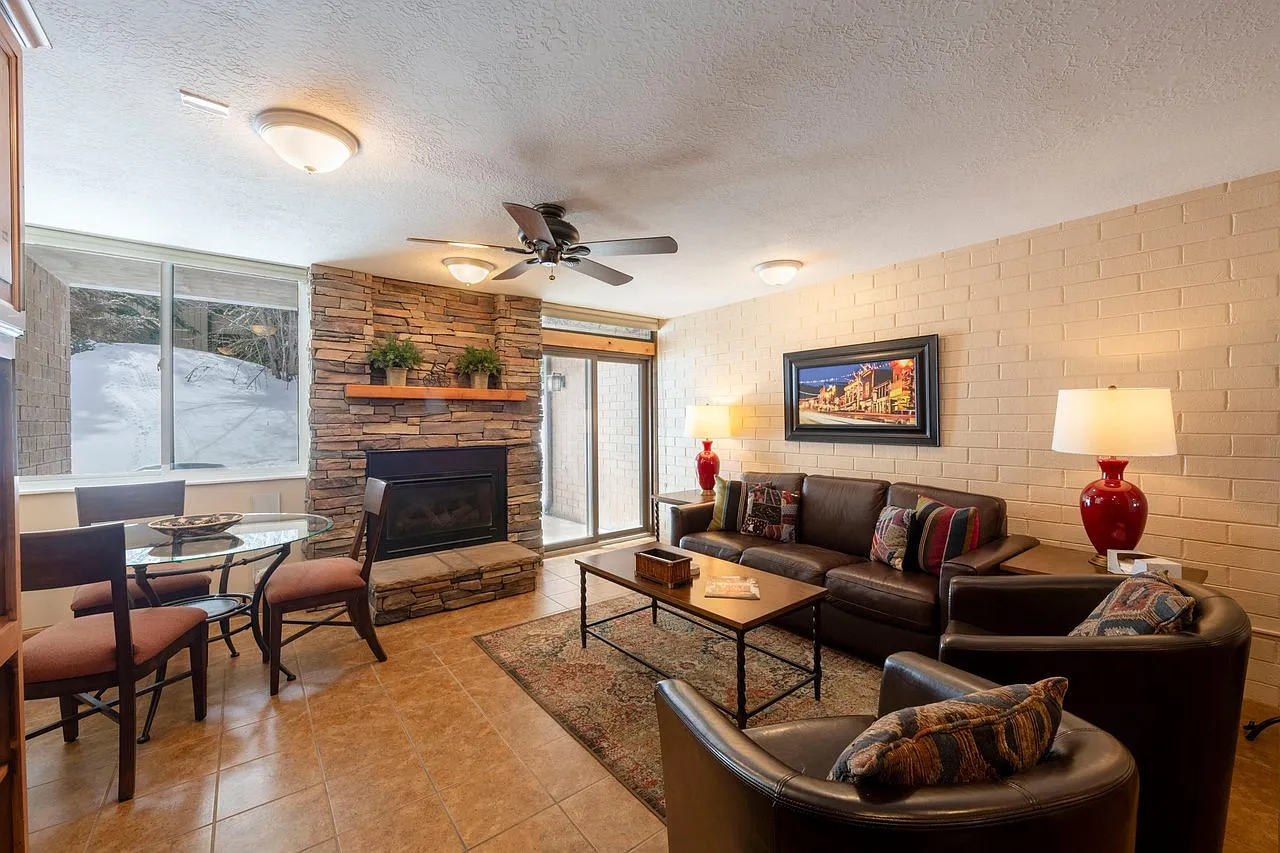 1 bed, 640 sqft, $1,695 — Photo 2