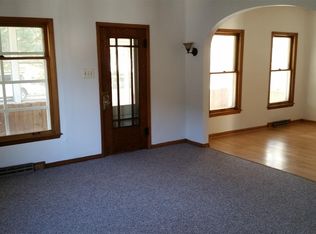 623 W 9th St, Cedar Falls, IA 50613