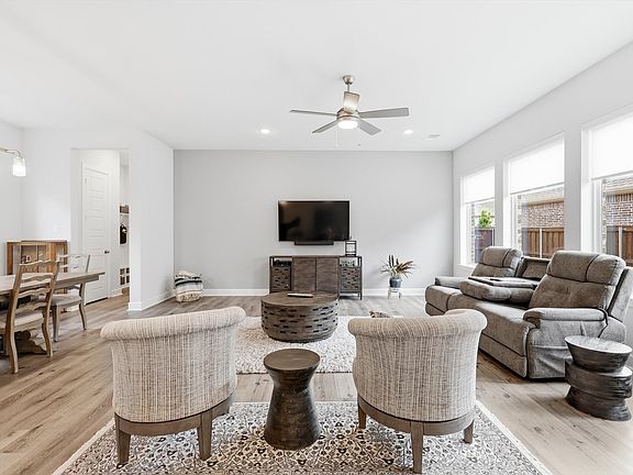 4th image of 4817 Beaver Creek Dr
