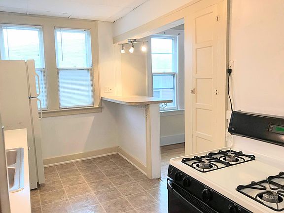 5th image of 1374 Maryland St APT 2S
