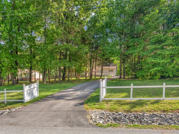1038 Phillip Dr, Portland, TN 37148