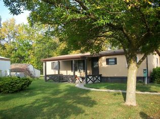 141 Del Ct E, Lockport, NY 14094