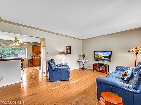 4th image of 16343 Greenwood Ave