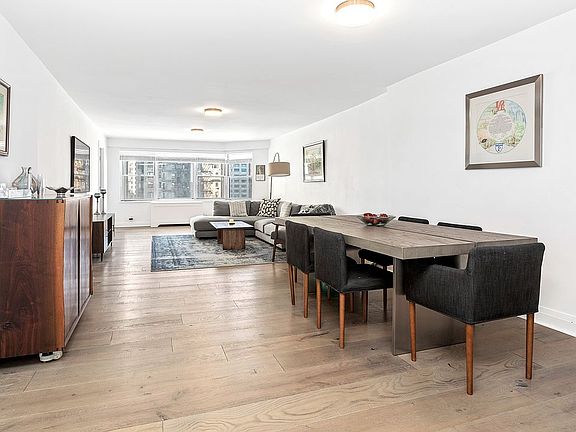 3rd image of 150 E 61st St APT 11C