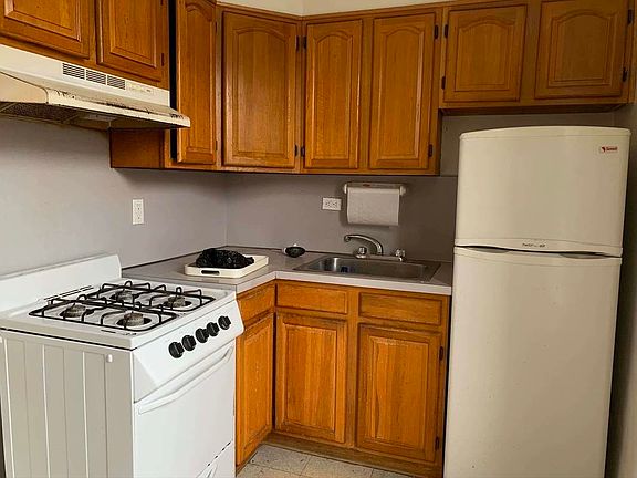 3rd image of 2355 E 12th St APT 1S
