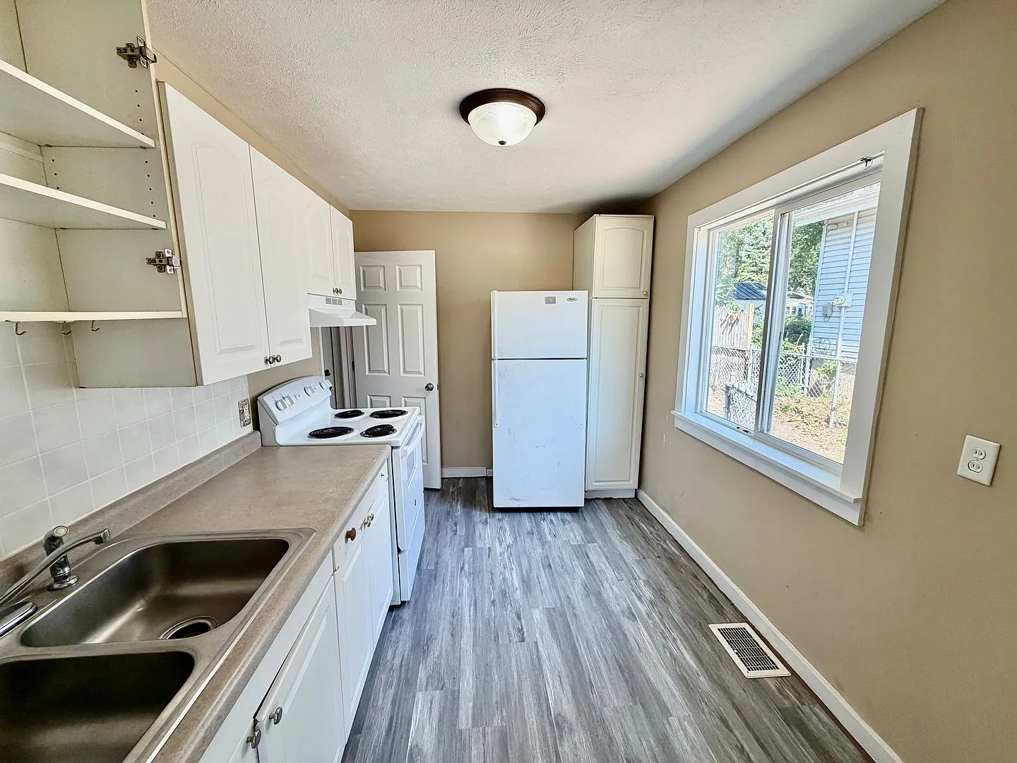 2 Bedroom House! — Photo 3