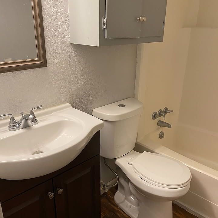 1st image of 800 W Washington St #2