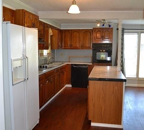 4th image of 2577 Belshire Dr