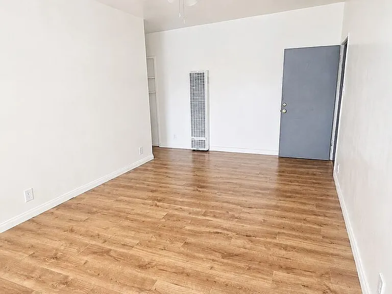 1351 S Cochran Ave #7 — Photo 5