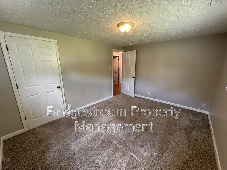 655 Eavey St — Photo 29