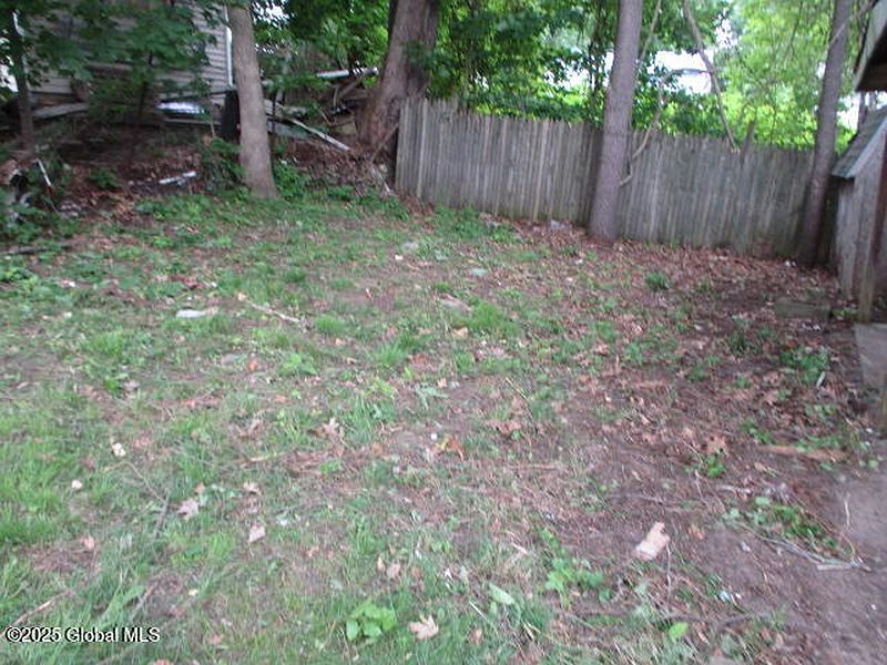 4th image of 12 Chestnut Street