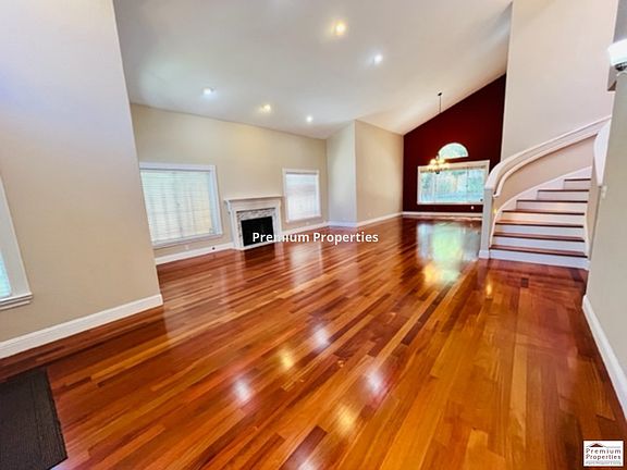 5th image of 532 Knollwood Ct