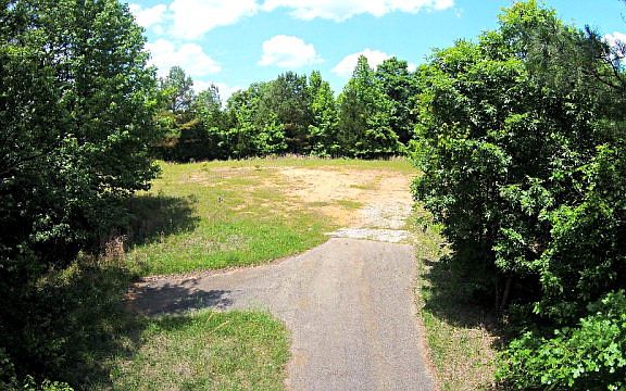 3rd image of 3009 Highlands Cir
