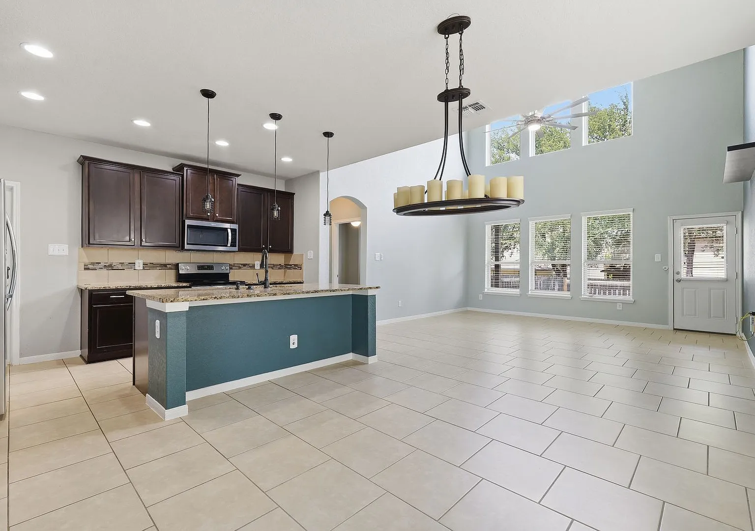 Move-In Special: One Week Free Stunning Two-Story Home In Wolf Creek — Photo 3