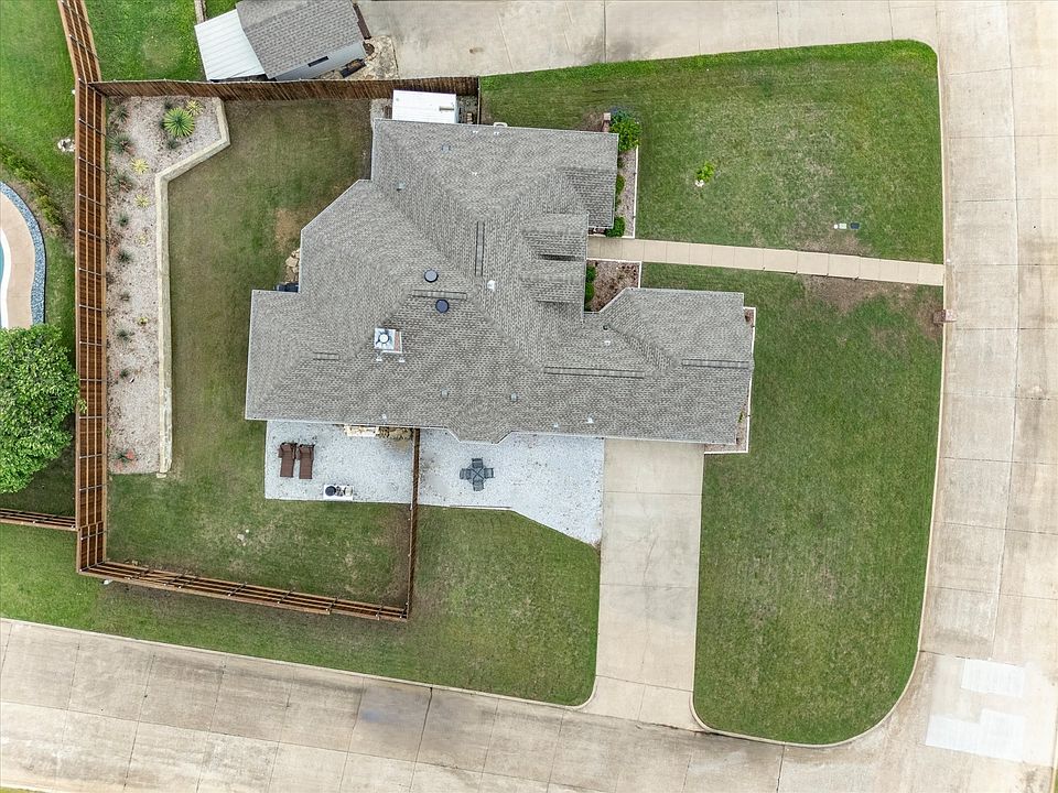 1st image of 121 Daisey Ln
