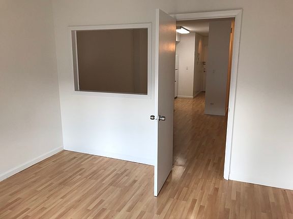 4th image of 347 W 57th St APT 17E