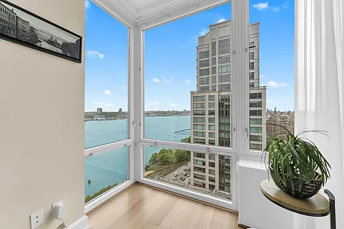 220 Riverside Blvd #27B Photo 1
