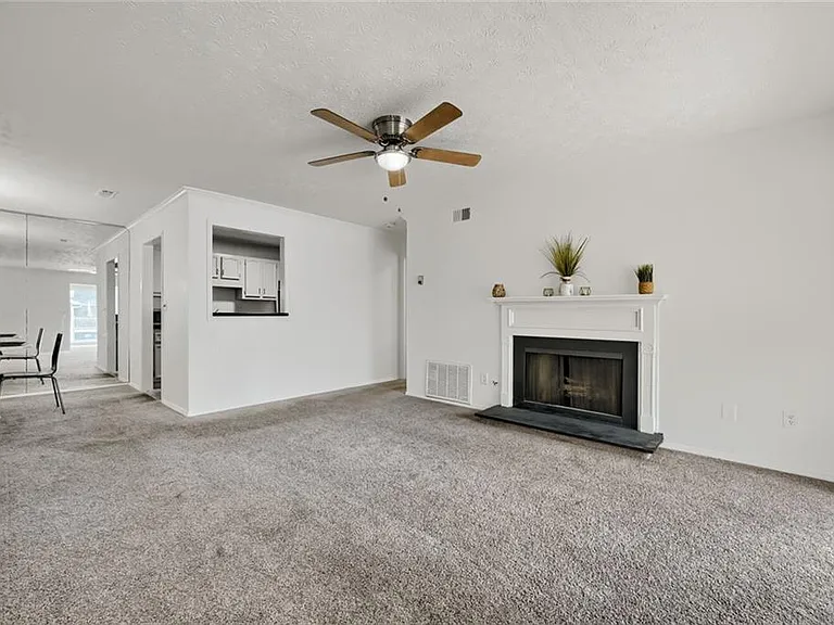 905 Augusta Dr — Photo 3