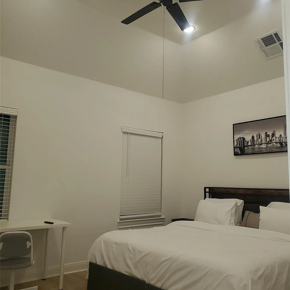 2 bed, 2.5 bath, 2792 sqft, $2,000 — Photo 4