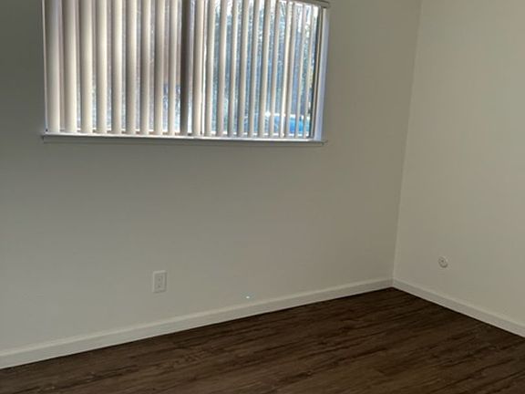 5th image of 1421 Drake Dr APT B